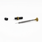 Tournevis d'horloger en acier inox, Ø 0.70 mm, tête ergonomique en matière synthétique POM autolubrifiant, avec 2 mèches de rechange en tube plastique