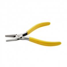 Pliers with a flat side and a convex, in polished steel, interteaded joints, plastic branches, length 130 mm
