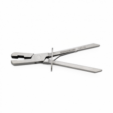 Round bout clips in polished melted steel, interteaded joints, striated jaws, length 130 mm